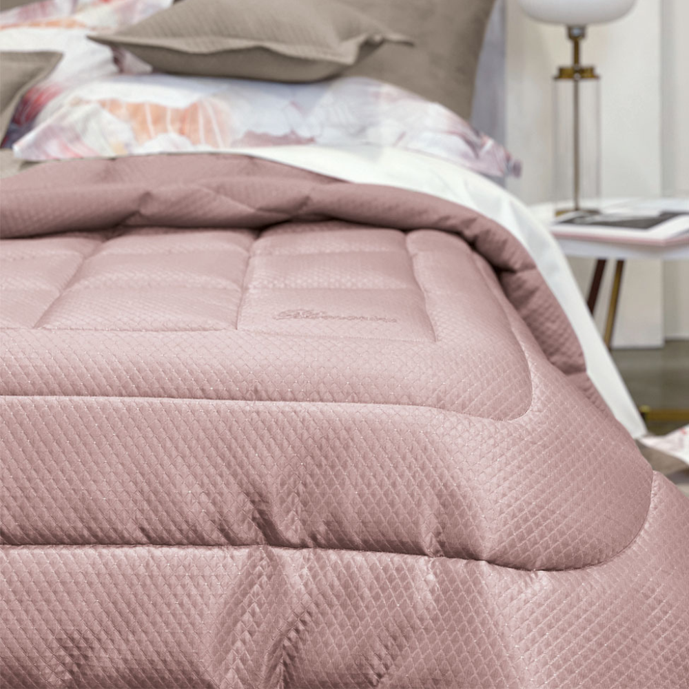 Trapunta matrimoniale Blumarine Home Primizia in tessuto jacquard con inserti lurex e logo in cristalli, misura 270x265 cm
