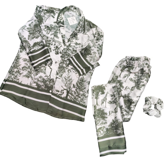 Pigiama donna lungo Filo D'Angelo Orchidea Safari Verde in raso, camicia e pantalone con stampa animali