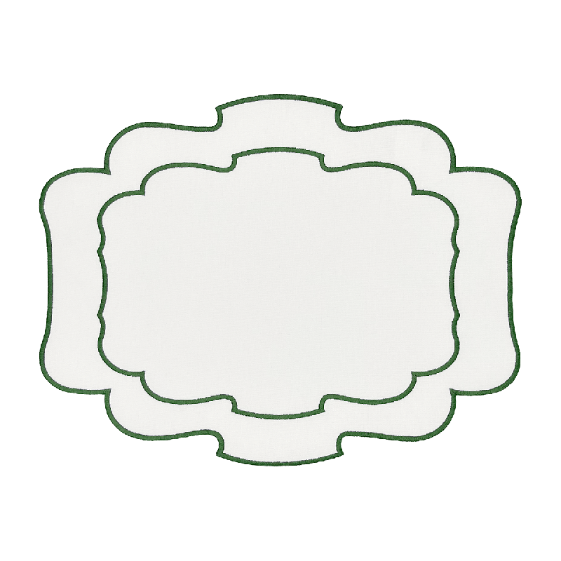 Tovaglietta americana Fazzini Intaglio in 100% cotone con profilo decorativo sagomato e doppio ricamo verde.