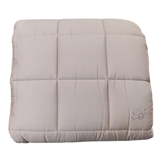 Trapunta matrimoniale Samira Blumarine Home piegata, con trapuntatura a riquadri e logo in cristalli