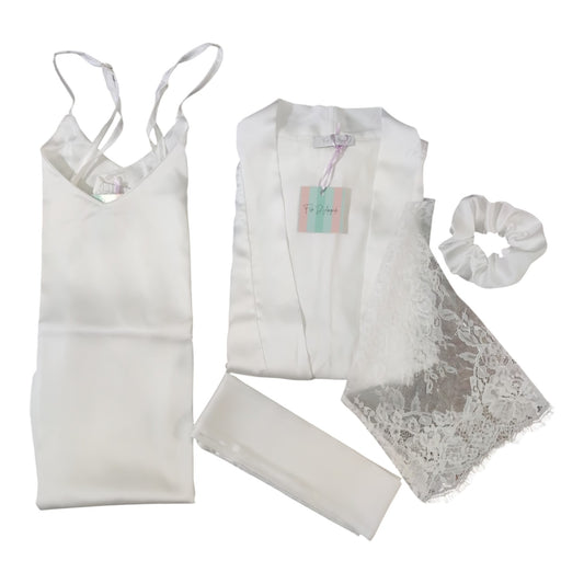 Completo Sposa Camicia e Vestaglia Andromeda Filo D'Angelo bianco con camicia da notte a spalline, vestaglia con maniche in pizzo e scrunchie coordinato
