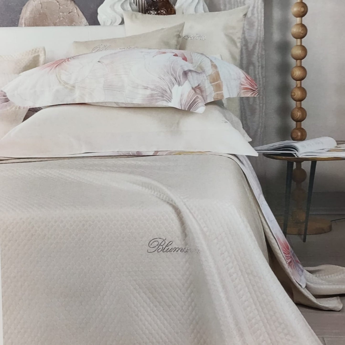 Copriletto 2 posti Primizia Blumarine in piqué jacquard 270x270 con logo in cristalli e angolo stondato