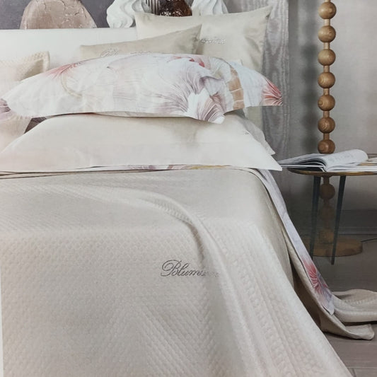 Copriletto 2 posti Primizia Blumarine in piqué jacquard 270x270 con logo in cristalli e angolo stondato