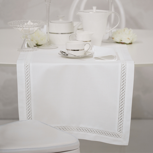 Runner 50x150 Contessa Blumarine Home tinta unita in misto cotone con entre-deux e logo ricamato