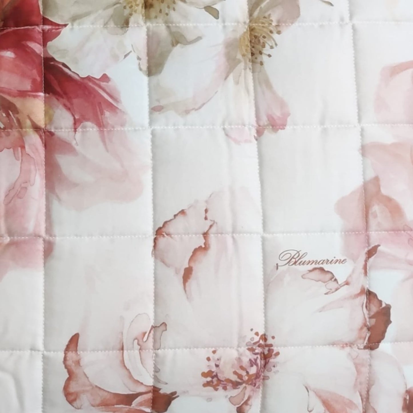 Trapuntino 2 posti Brook Blumarine 270x270 in raso di cotone 300 TC con stampa all-over e logo nella trama