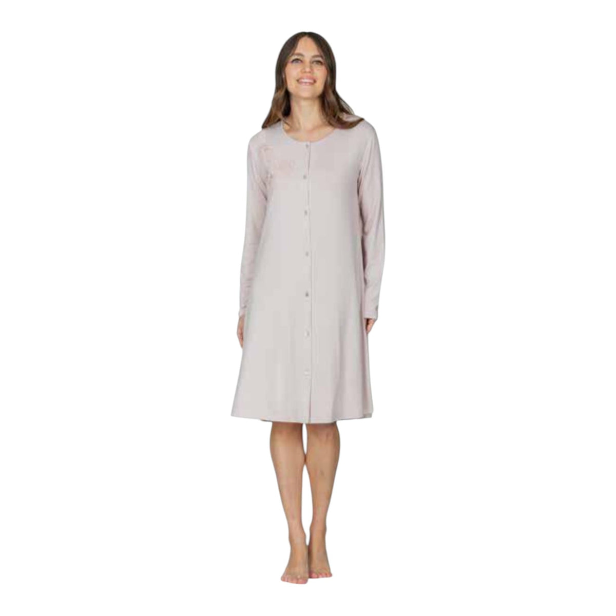 Camicia da notte donna Fida Lingerie I2718 aperta con bottoni indossata