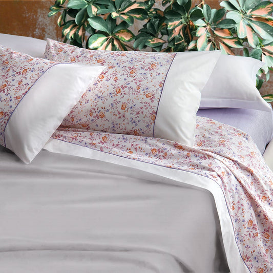 Completo lenzuola Lady Gabel matrimoniale ambientato su letto con fantasia floreale