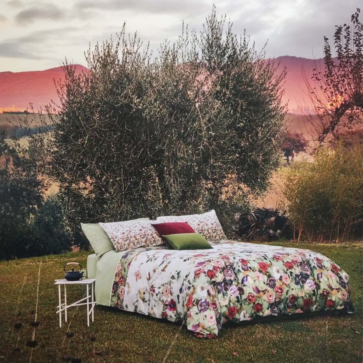 Completo letto matrimoniale Nettare Fazzini floreale ambientato in camera da letto