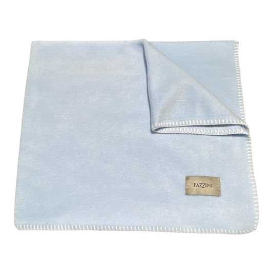Coperta culla Fazzini Lucy con bordo a punto cavallo ed etichetta del marchio applicata