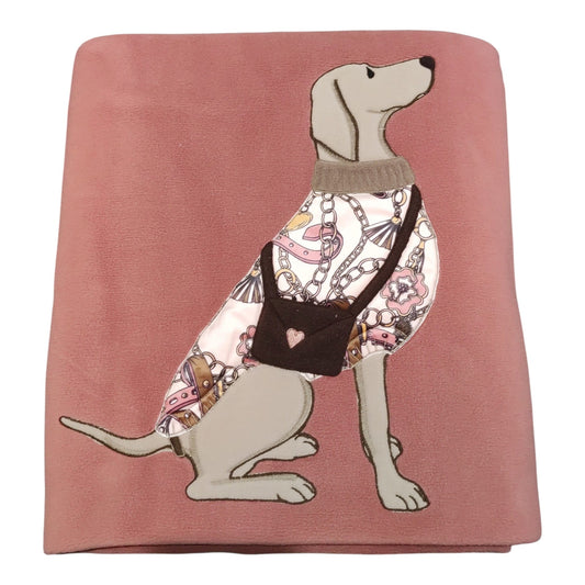 Plaid con cane Maryplaid appoggiato su una poltrona