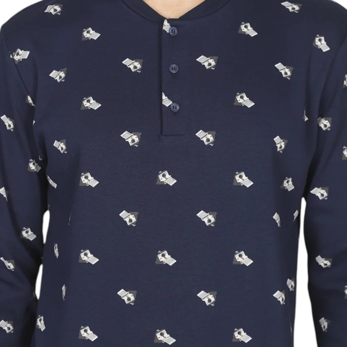 Dettaglio maglia pigiama uomo Julipet Velletri JAL913 con fantasia Polaroid