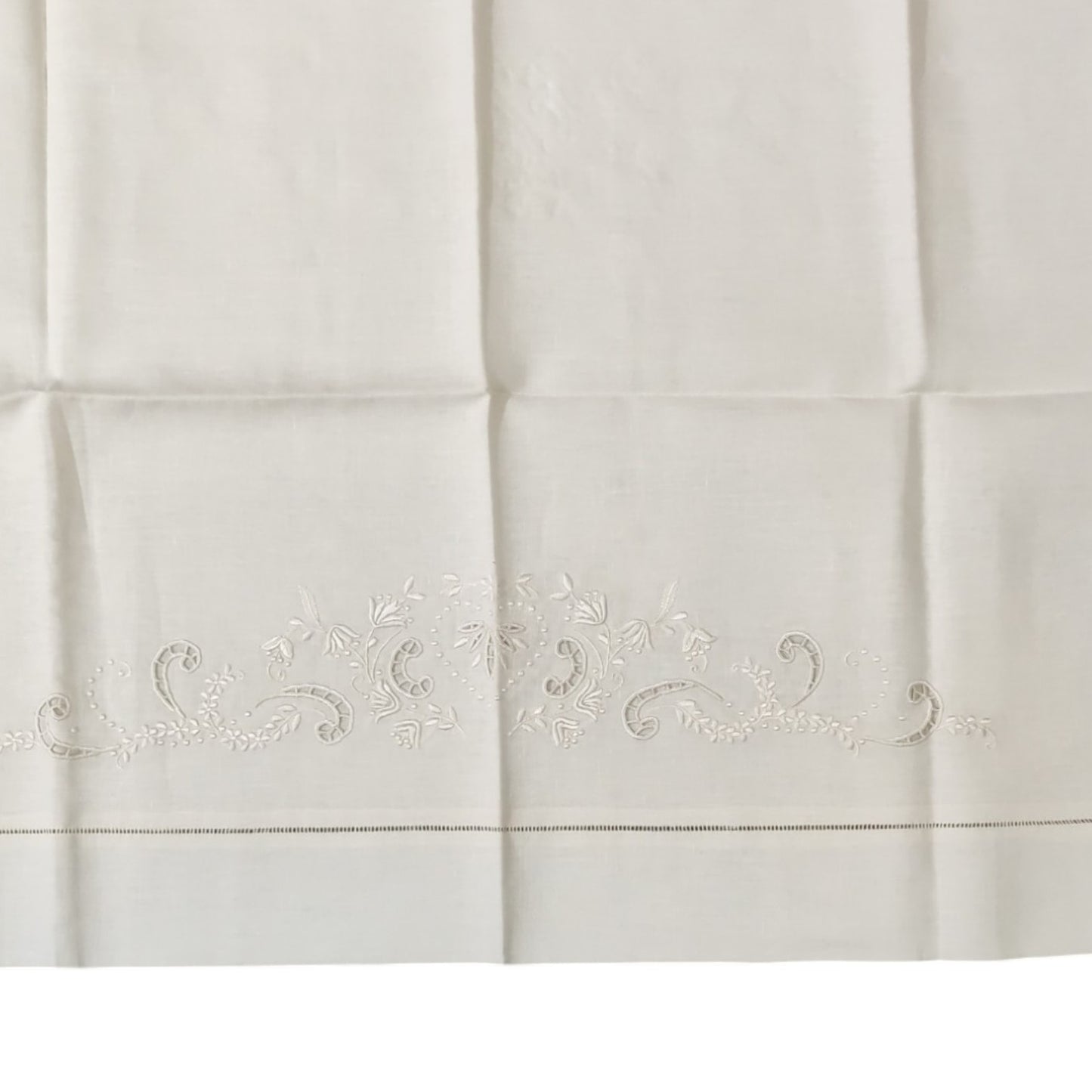 Lenzuola matrimoniali Bellora in lino ecrù con federe coordinate ricamate