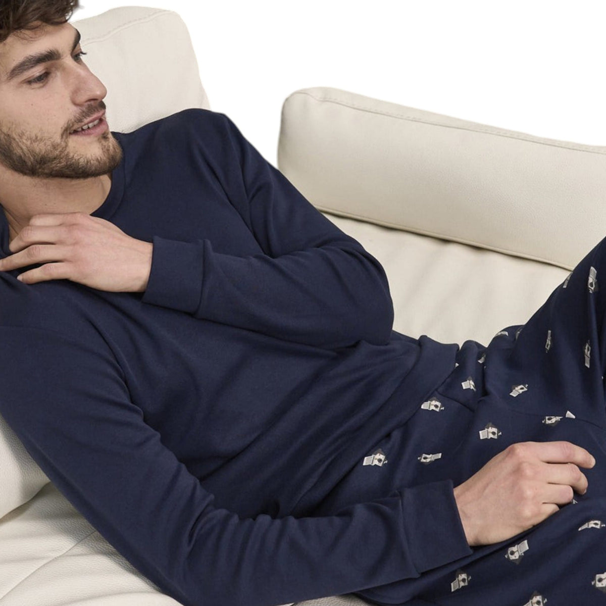 Pigiama Julipet Velletri indossato durante un momento di relax