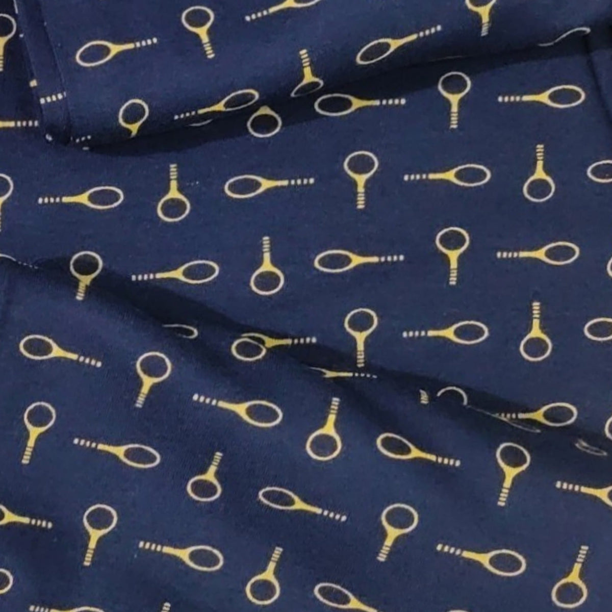 Dettaglio della fantasia racchette del pantalone Julipet Verona