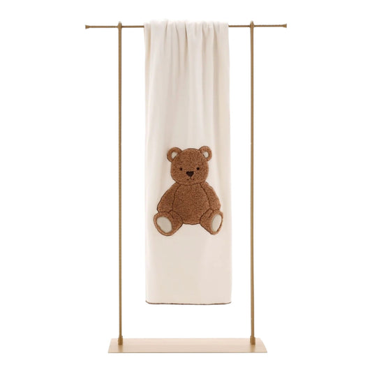 Plaid Maryplaid 160x180 cm con applicazione orsetto, drappeggiato su un espositore