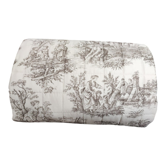 Quilt Reevèr Toile de Jouy ambientato su letto matrimoniale
