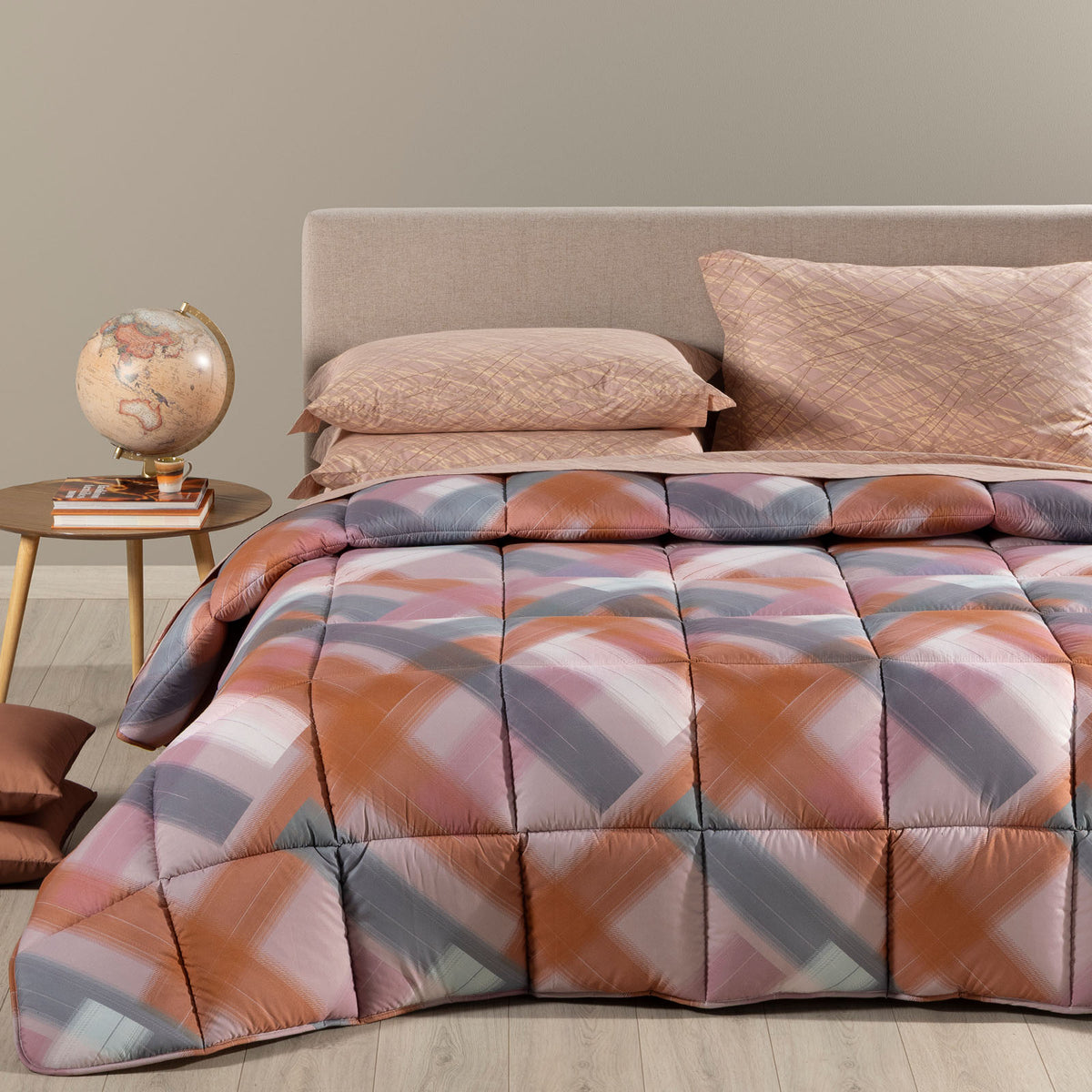 Trapunta singola Caleffi ambientata, trapunta Caleffi Derby e trapunta singola fantasia geometrica per camera da letto