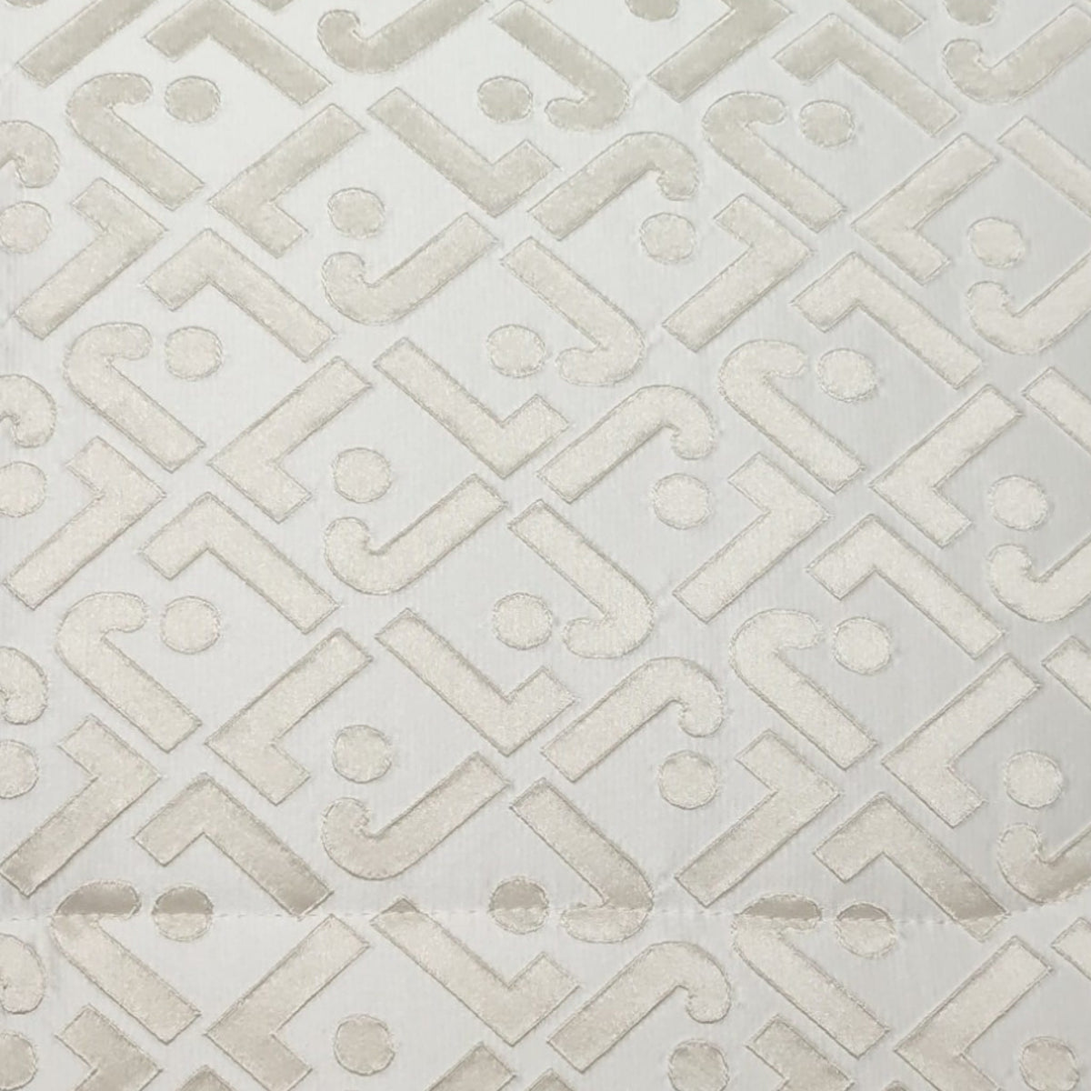 Dettaglio del monogramma LJ sulla trapunta Liu Jo New LL1674 Sabbia