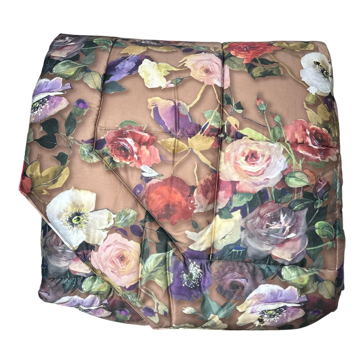 Trapunta Nettare Fazzini rosa piegata, con grandi fiori e foglie