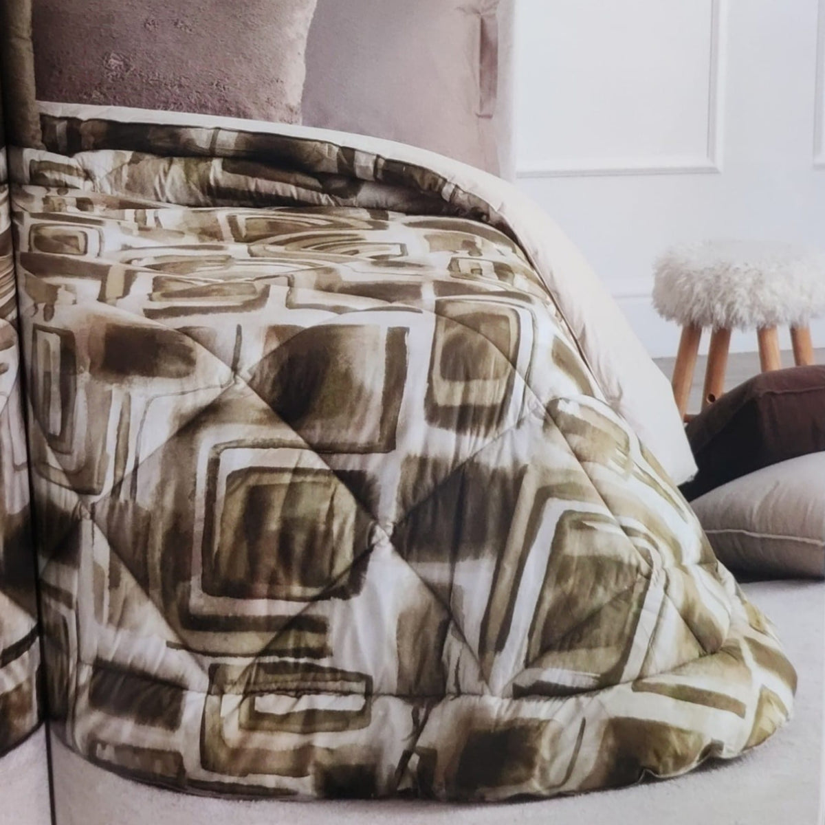 Trapunta Olwen Riviera Fango ambientata sul letto