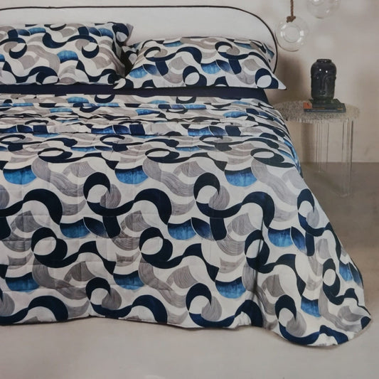 Trapuntino matrimoniale Plinio Neith su letto con fantasia geometrica astratta e angoli arrotondati