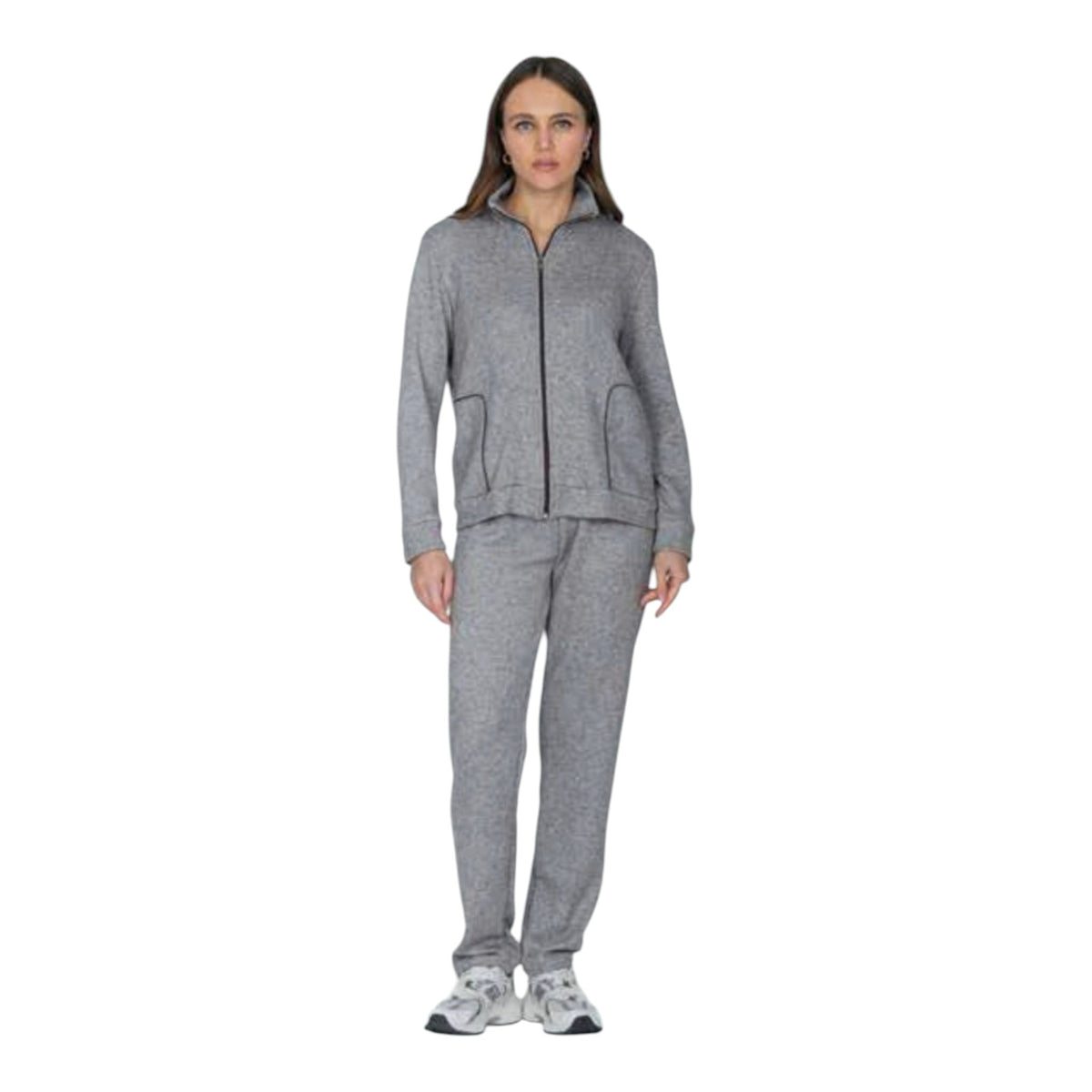 Tuta donna Fida Lingerie I2784 indossata con giacca zip e pantalone coordinato